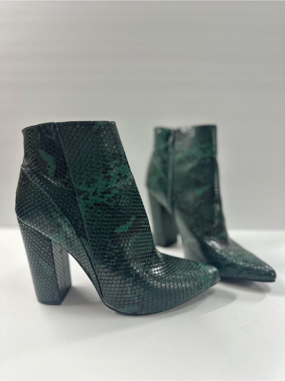 JustFab Green Snakeskin Pointed Toe Block Heel Ankle Boots Booties